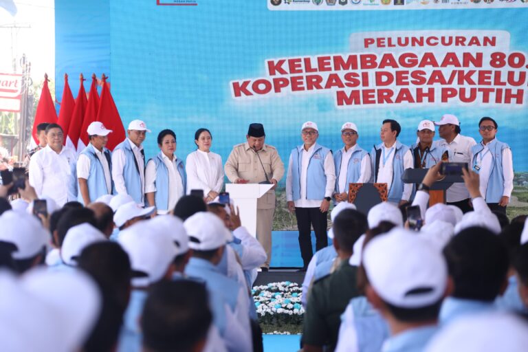Mendagri Dampingi Presiden Prabowo Luncurkan Kelembagaan 80.000 Kopdeskel Merah Putih