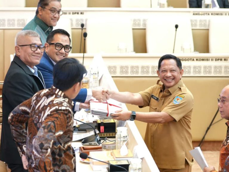 Viral: Pemerintah Setujui Pembahasan Lanjutan 15 RUU Kabupaten/Kota di Kalbar, Kalteng, dan Kalsel